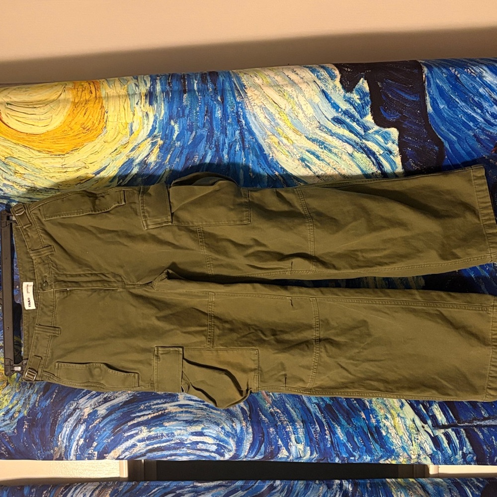 TNA by Aritzia